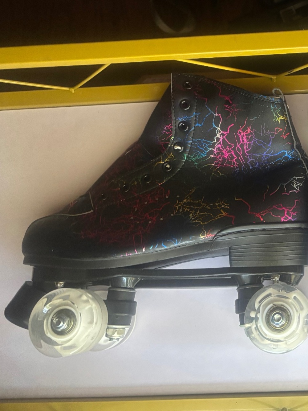 Brand New Skates size 10 no strings